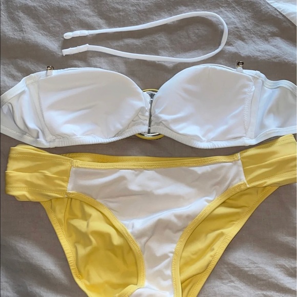 Victoria secrets bikini - Picture 4 of 4